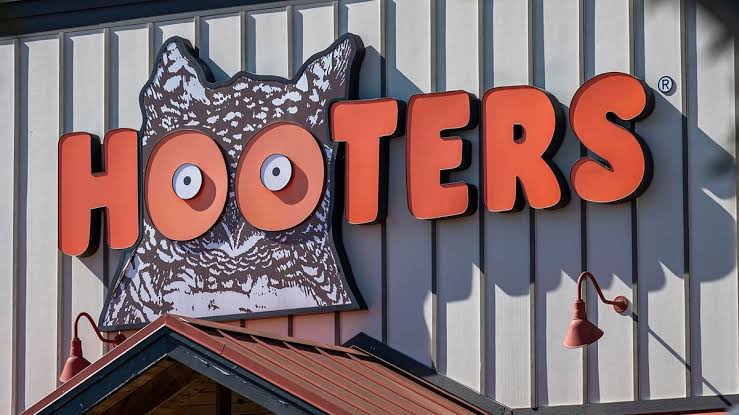 Hooters — Visa/Mastercard